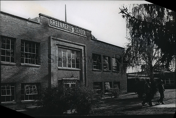 1975 Press Photo View of the Outside of the Greenacres School, Spokane