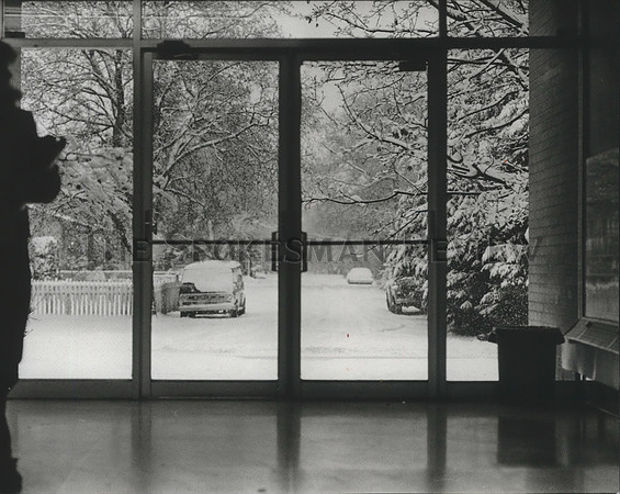 1984 Press Photo A winter scene outside West Valley High School