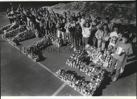 1990 Press Photo North Idaho Christian School students-Kootenai County Food Bank