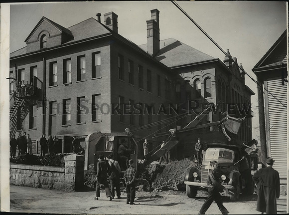 1942 Press Photo Construction Work Begins on Addition to  Spokane Trade School