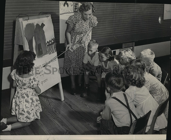 1948 Press Photo Teacher With Students at School in Spokane, WA