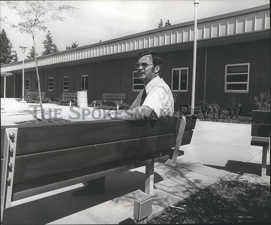 1975 Press Photo James H. Stickney-Principal of the University High School