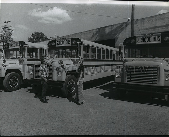 1974 Press Photo Vehicles readied to carry students to Spokane Public Schools