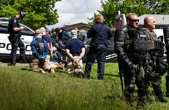 SRX_MEN DETAINED 4
