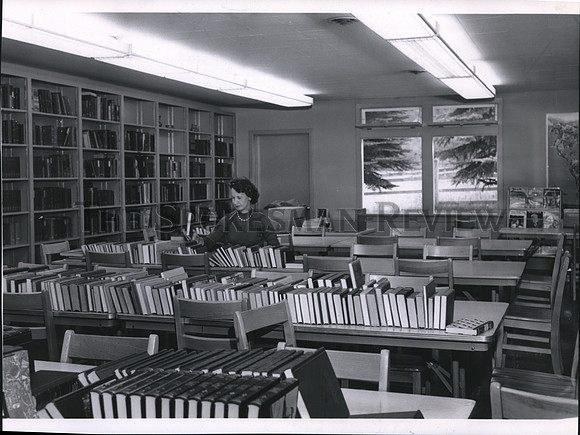 1964 Press Photo St George School librarian sorts books before school resumption