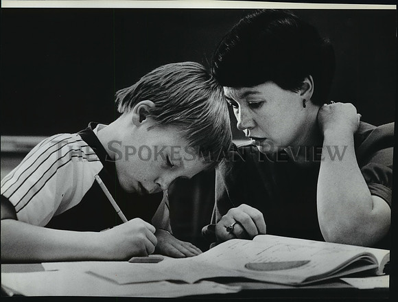 1984 Press Photo School - Julie Leyda teaches Travis Hamilton