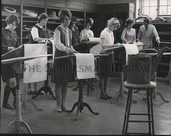 1968 Press Photo Colleges- Eastern Washington- Buildings & Campus- Drawing Class
