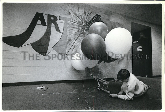 1988 Press Photo Trevor Gagner with built aircraft, Northwood Junior High School