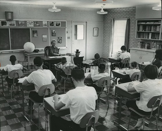 1965 Press Photo Mrs. Richard Kahl Teaching at Spokane County Juvenile Building