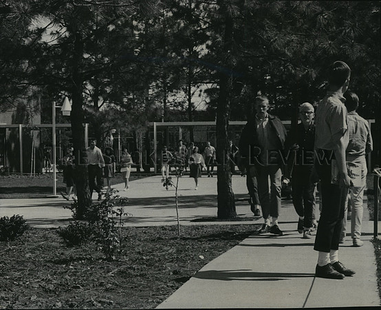 1964 Press Photo Students depart Ferris High School after year of experiment