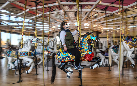 SRX LOOFF CARROUSEL 5
