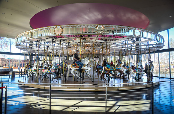 SRX LOOFF CARROUSEL 4