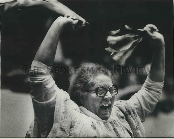 1980 Press Photo Afton Lathrop, Clallam Bay, cheers mightily for basketball team