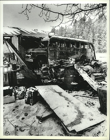 1986 Press Photo School bus & trailer were destroyed by fire near Athol, Idaho