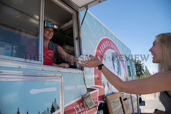 SRX TUEDAY FOOD TRUCKS RIVERFRONT 2