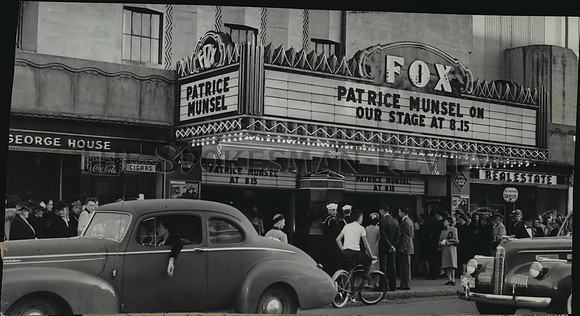 1943 Press Photo Music world at Fox Theater is a success for Patrice Munsel