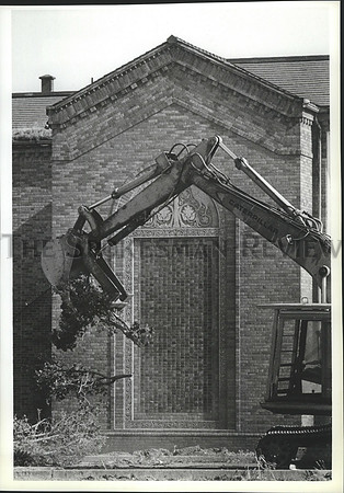 1992 Press Photo Argonne Junior High School demolition to make way for a grocery