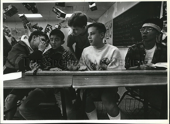 1994 Press Photo Freeman Jr. High students, play Jeopardy In Jerry King's class.