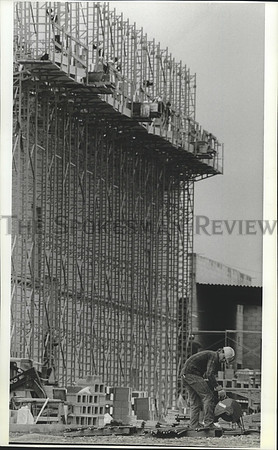 1993 Press Photo Construction of Lake City High School building in Coeur d'Alene