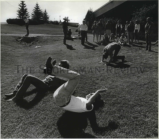1993 Press Photo Students at Rearden High School enjoy the warm weather