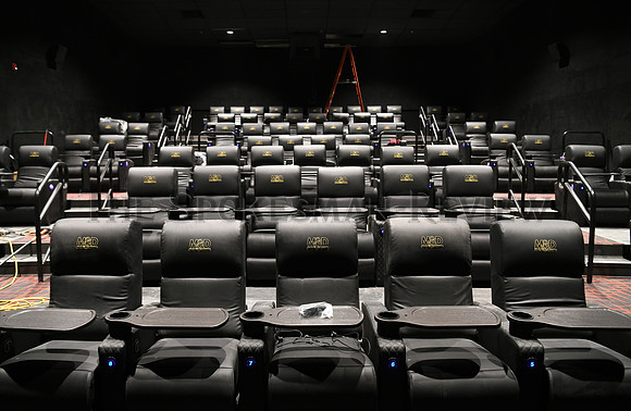 SRX MOVIE & DINNER THEATER 7