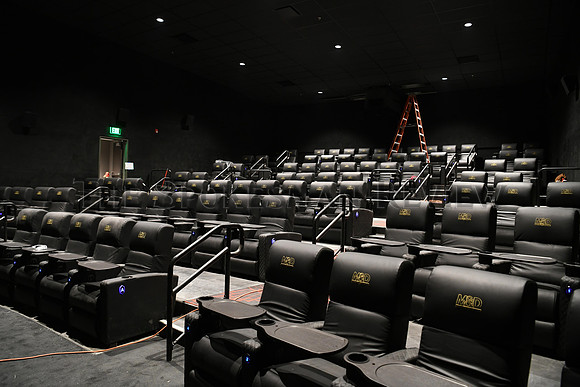 SRX MOVIE & DINNER THEATER 5