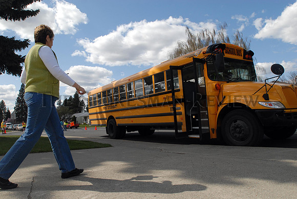 SCHOOL BUS CHANG