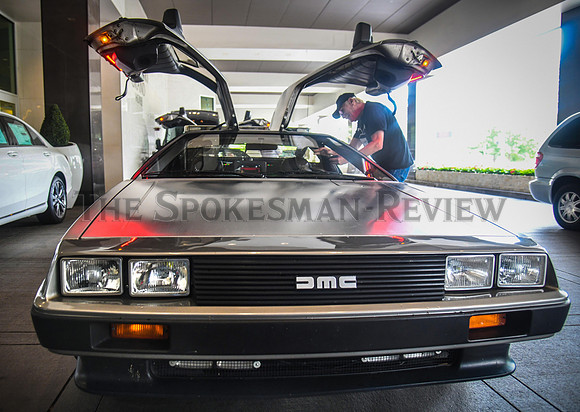 SRX DELOREAN 1