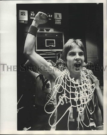 1980 Press Photo High school Tournament Player cheers wearing basketball hoop