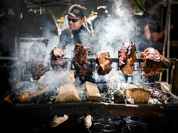 SRX_PIG OUT IN THE PARK 1