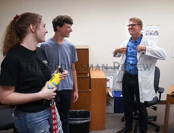 SRX UW MEDICAL DRAMA 3