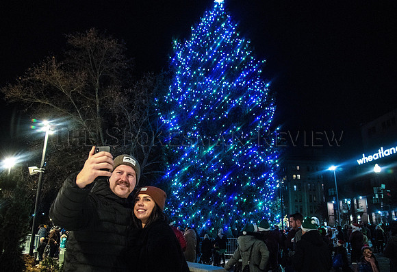 SRX RIVFRONT PARK CHRISTMAS TREE 1