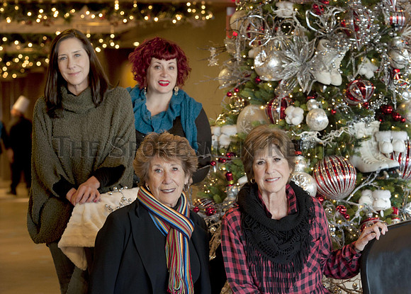 srx_Travolta_Christmas_.jpg