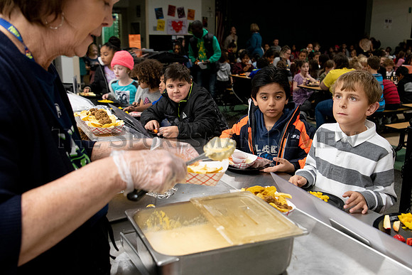 IMG_schoollunch1_3_1_LNBB88J.jpg