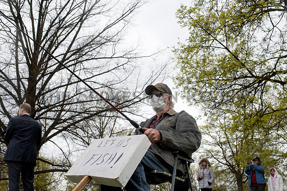 SRX_FISHINGPROTEST_008_tt