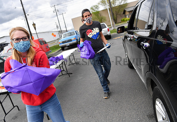 SRX_FOODHANDOUT_002_tt