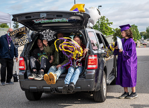 SRX_DRIVE THRU GRADUATION