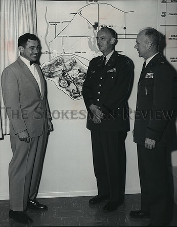 1961 Press Photo Lloyd V Stover of Martin Company with Col. Rowland & Col. York