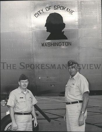 1961 Press Photo Capt. James L. Jarrett and Lt. Col. Frank G. Latawiec, with jet