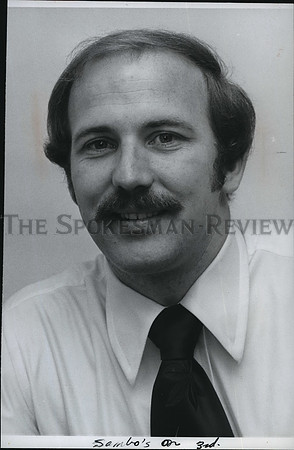 1977 Press Photo Mike Holbrook of Sambo's Restaurant