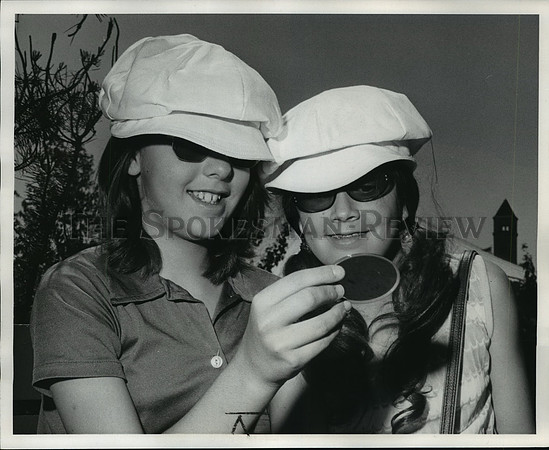 1974 Press Photo Expo '74 tourists wearing Great Gatsby hats in Spokane