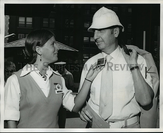 1974 Press Photo Expo '74 worker Teri Knox with Spokane mayor David H. Rodgers