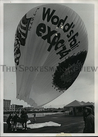 1974 Press Photo Expo '74 promotional balloon took a test flight today pre-tour.