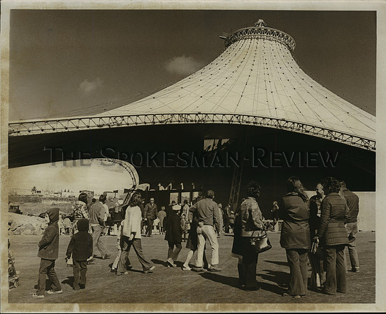 1974 Press Photo Crowds at the Expo '74 Pavilion