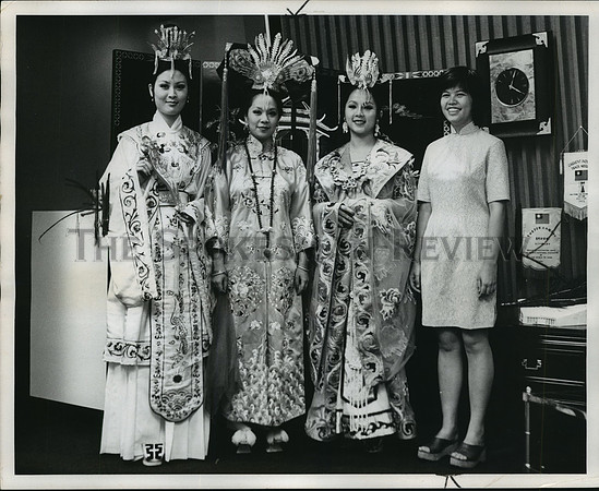 1974 Press Photo Republic of China Pavilion members in Chinese robes at Expo '74