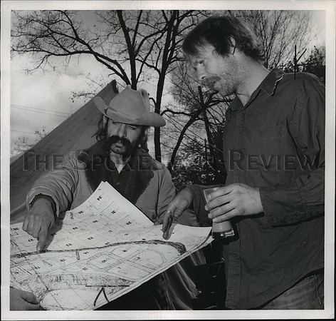 1974 Press Photo Reggie Sota and Thomas Hink at a site for Expo '74 campers