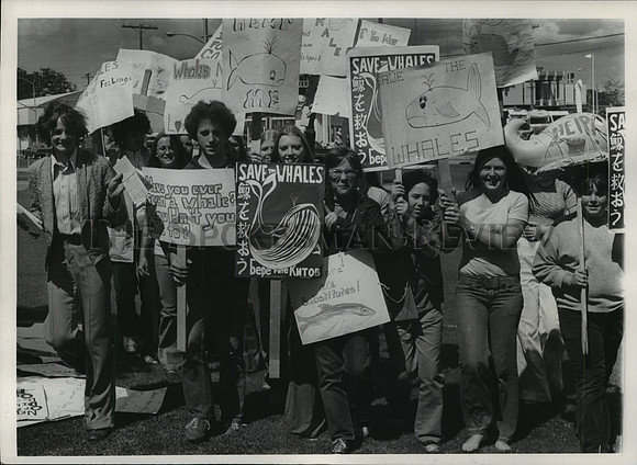 1974 Press Photo "Save the Whales" demonstrators at Expo '74 in Spokane