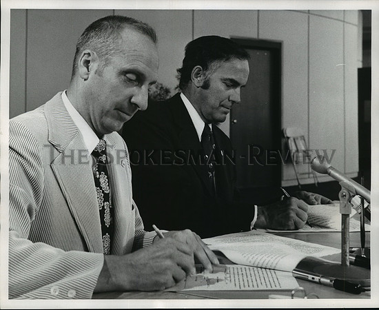 1974 Press Photo Mayor David H. Rodgers and Gov. Daniel J. Evans
