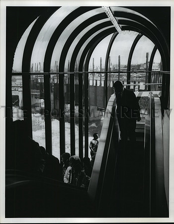 1974 Press Photo Tourists on Australian Pavilion escalator at Expo '74 Spokane