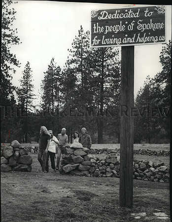 1974 Press Photo Ring of rocks to thank Spokane in Highbridge Park